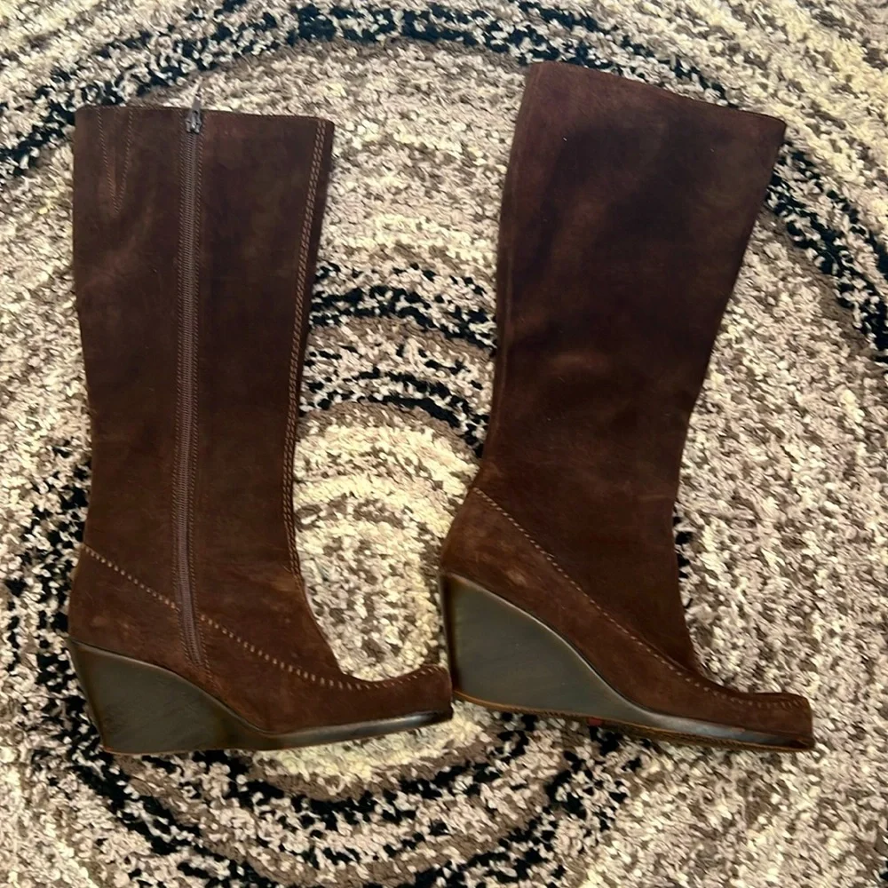Wedge boots